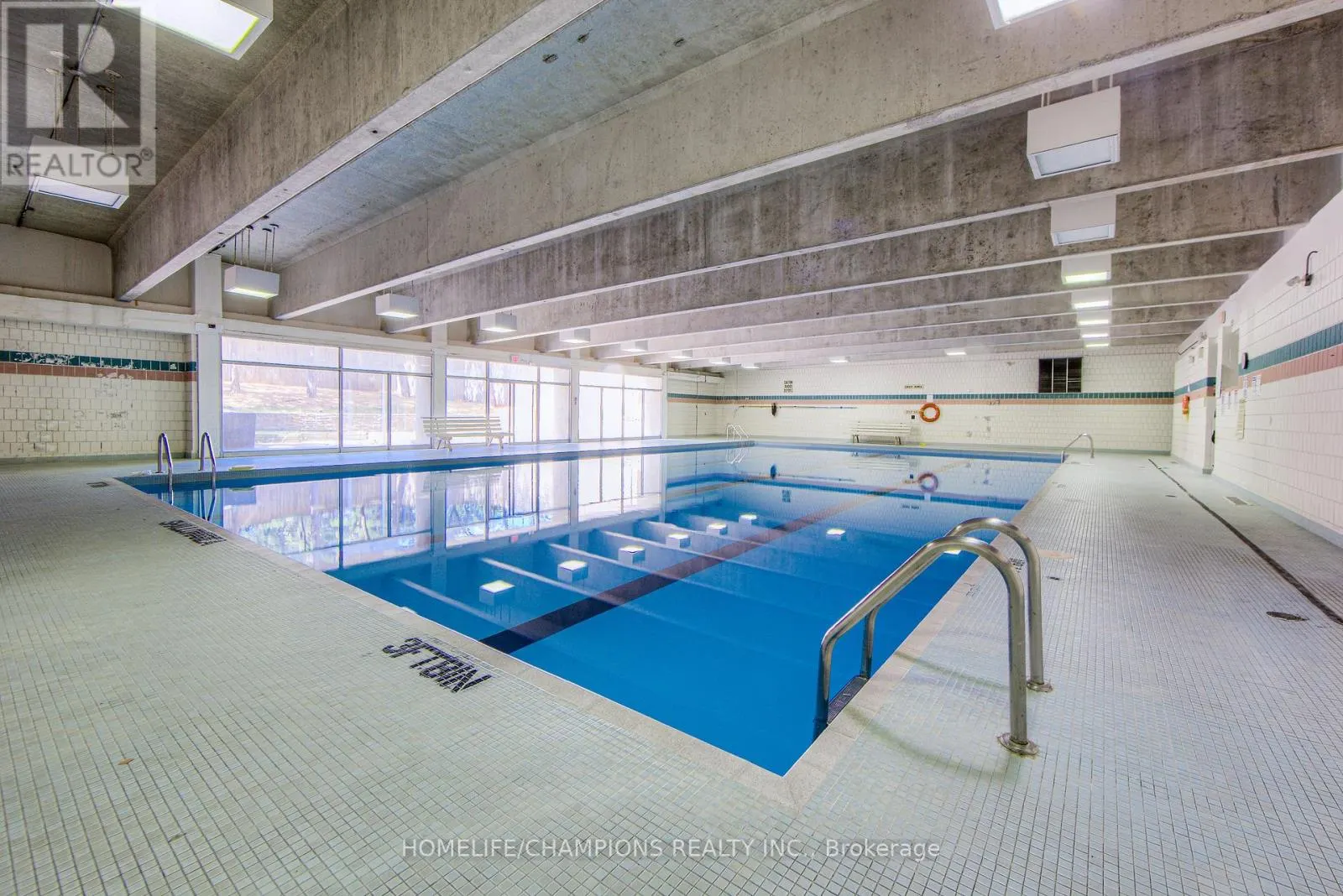 1210 - 100 LEEWARD GLENWAY
