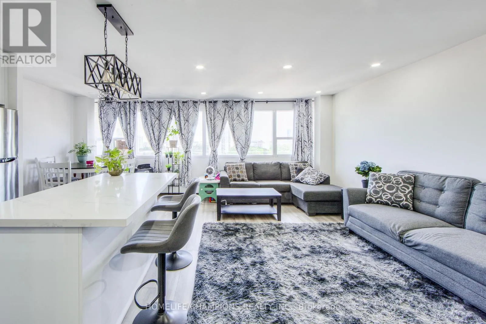1210 - 100 LEEWARD GLENWAY