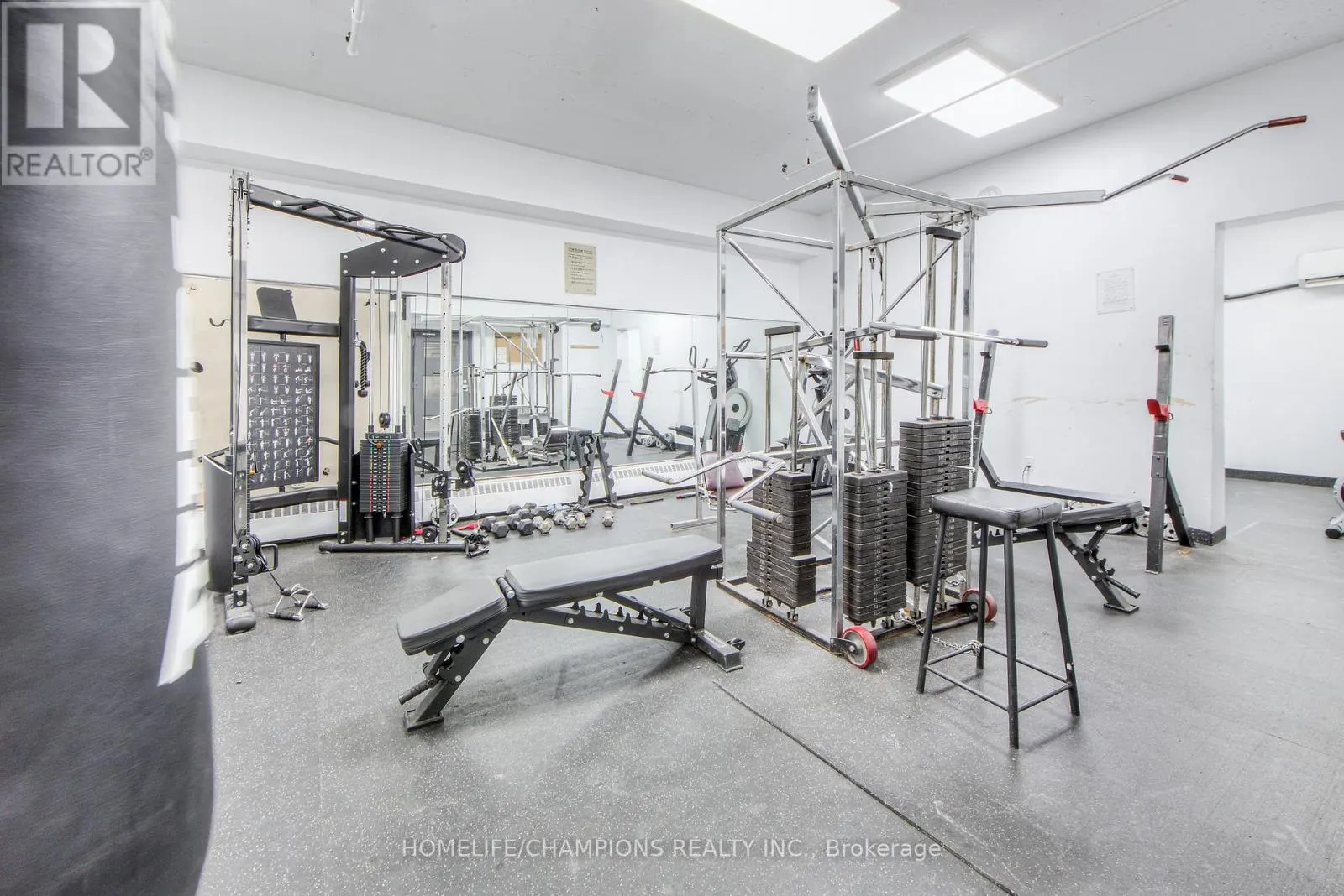 1210 - 100 LEEWARD GLENWAY