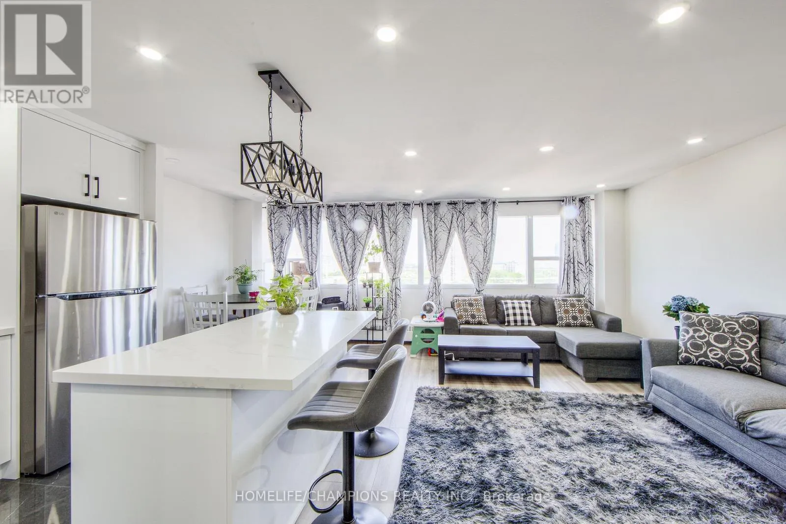 1210 - 100 LEEWARD GLENWAY