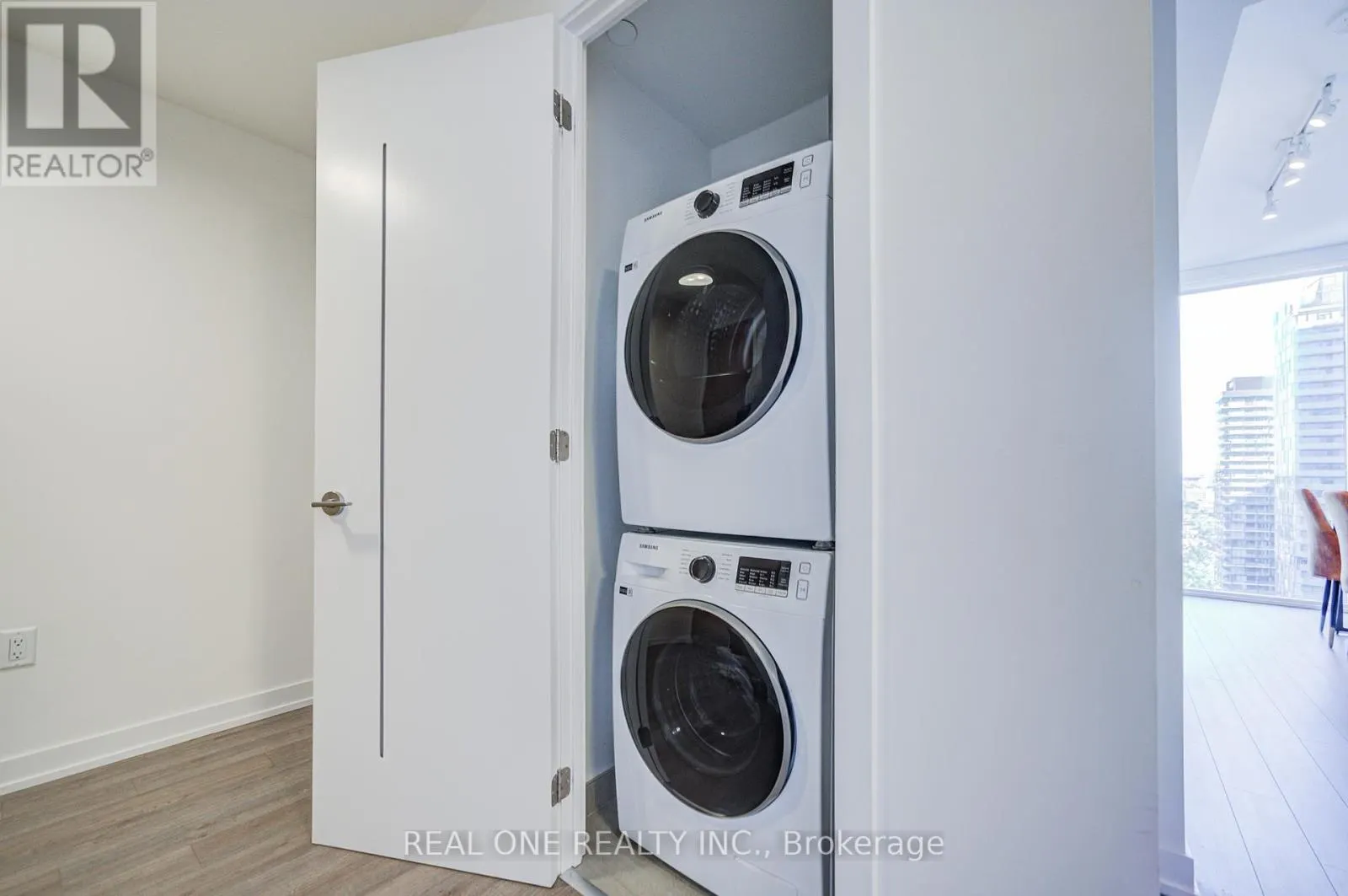 2803 - 357 KING STREET W