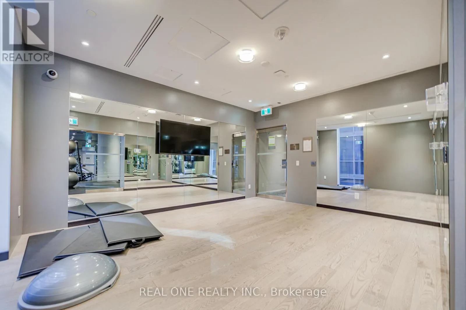 2803 - 357 KING STREET W