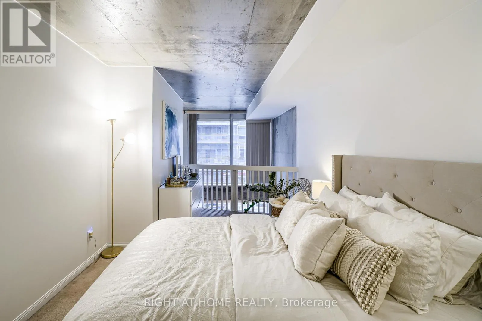 215 - 1029 KING STREET W
