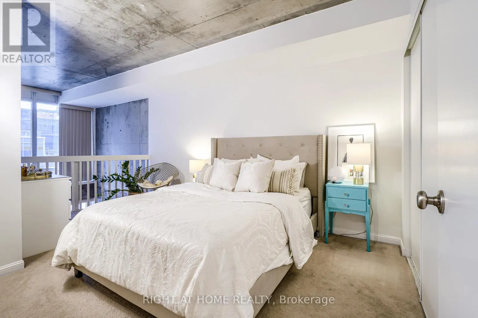 215 - 1029 KING STREET W