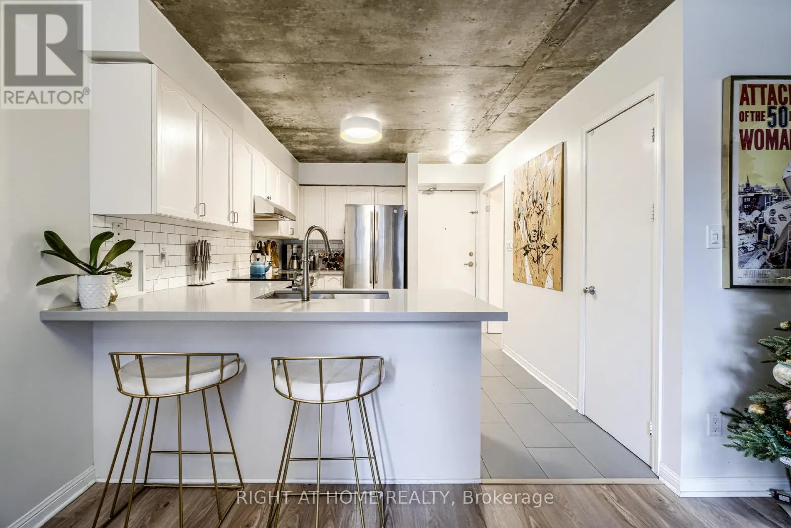 215 - 1029 KING STREET W