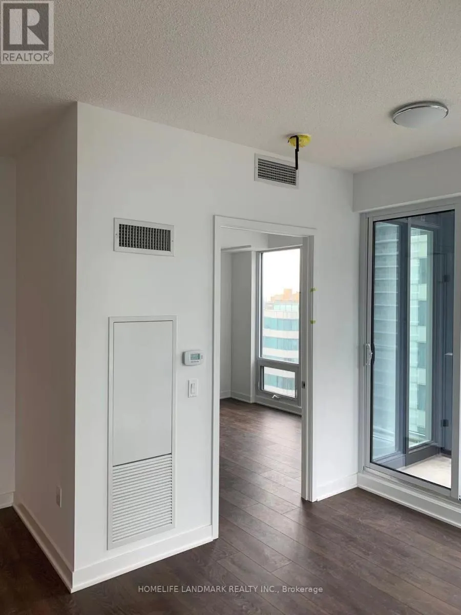 2502 - 125 BLUE JAYS WAY