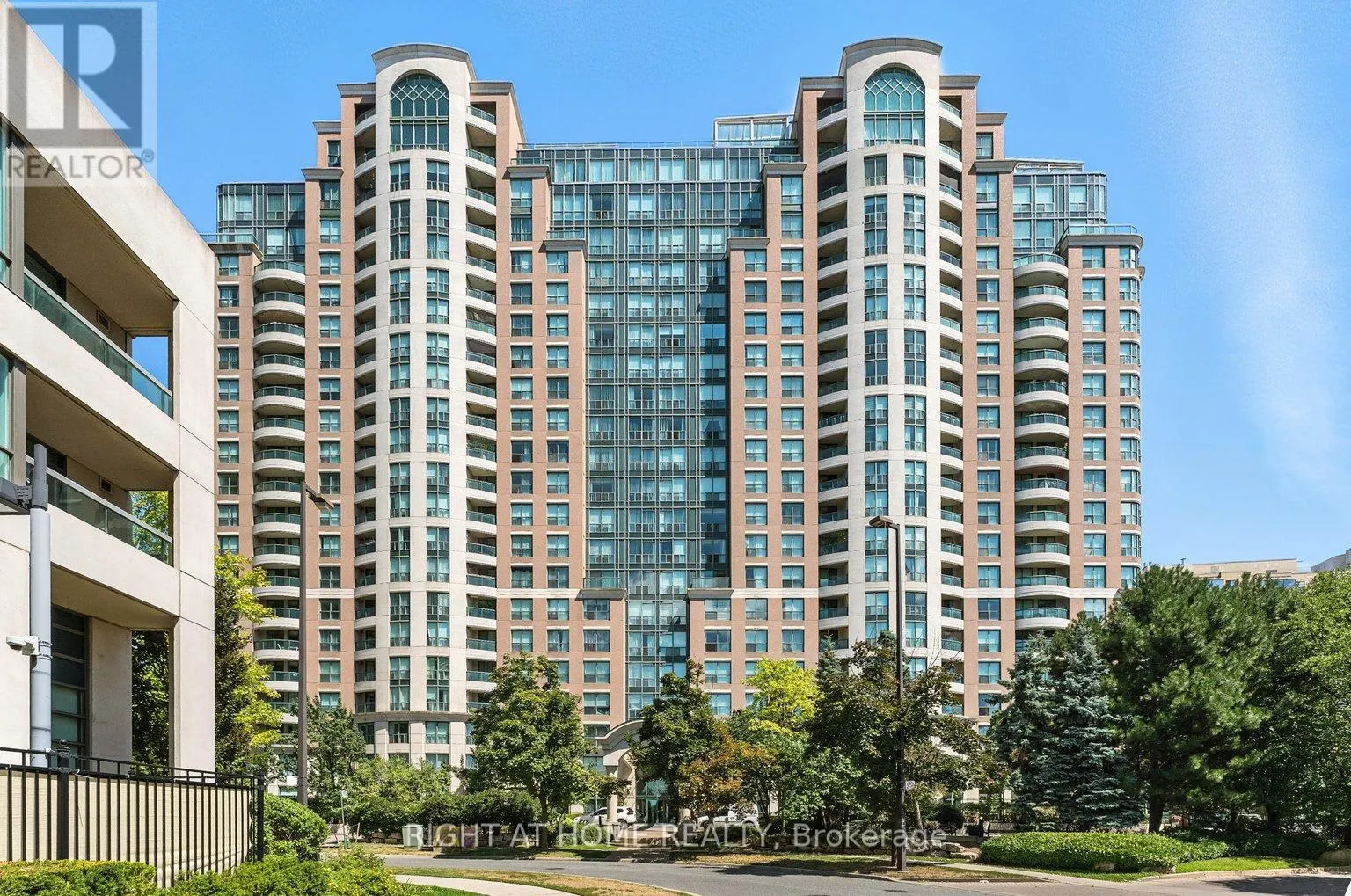 308 - 23 LORRAINE DRIVE