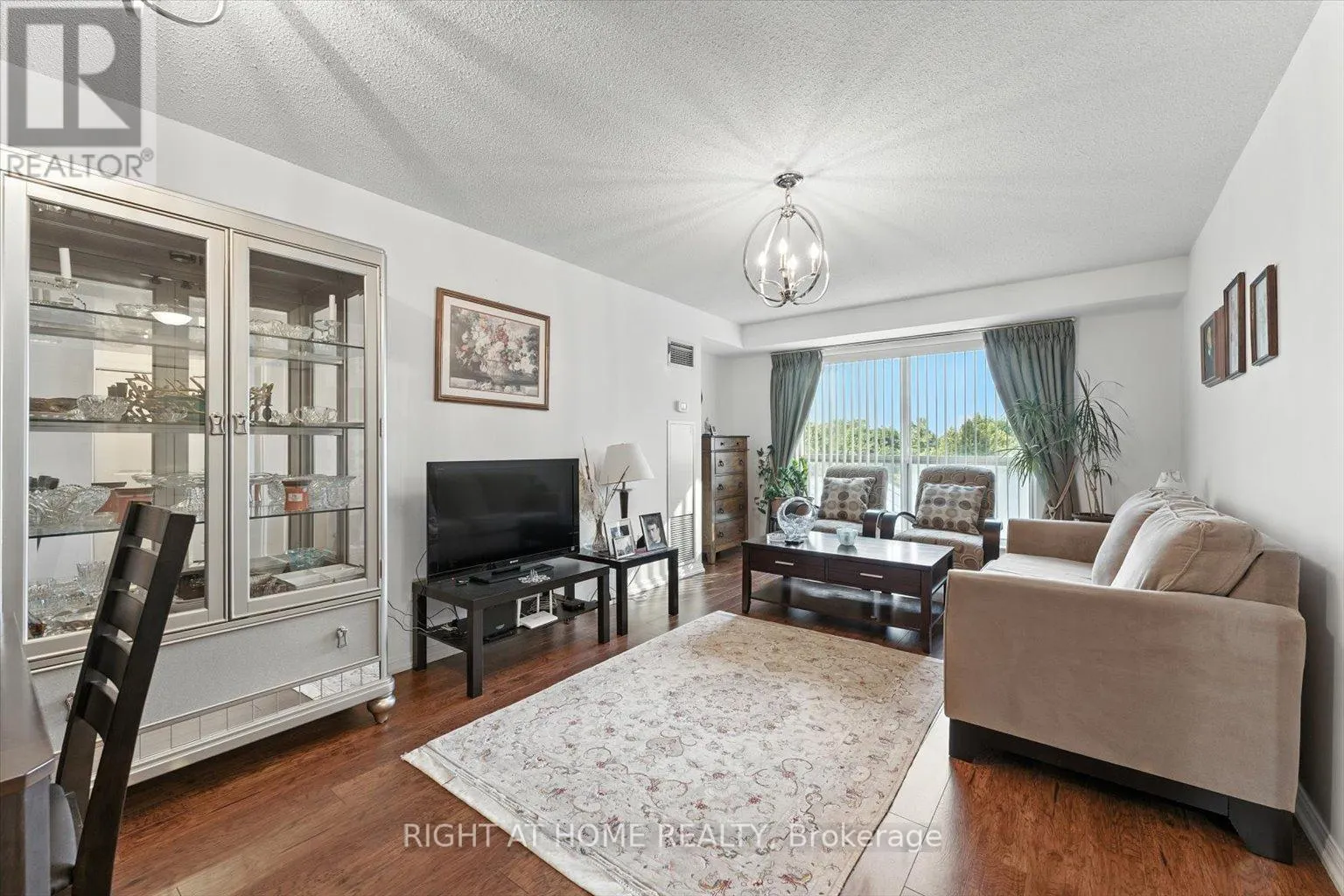 308 - 23 LORRAINE DRIVE