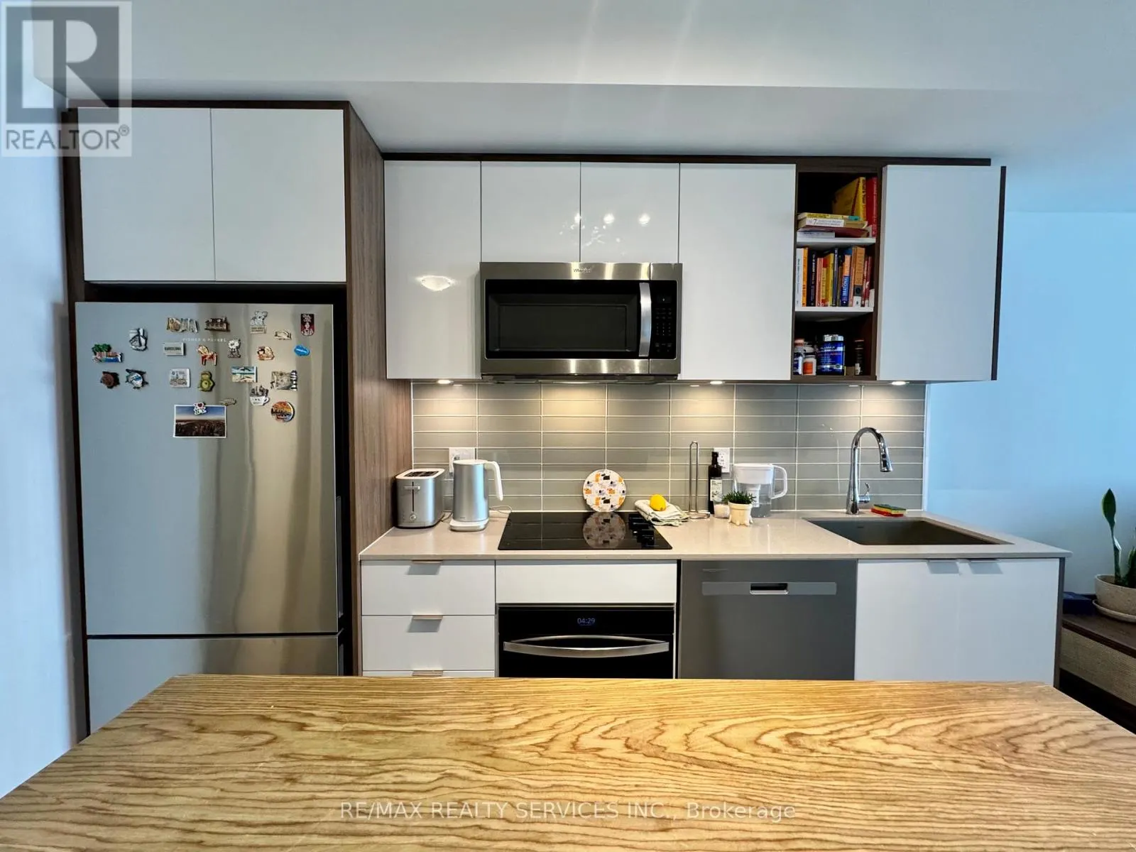 509 - 543 RICHMOND STREET W