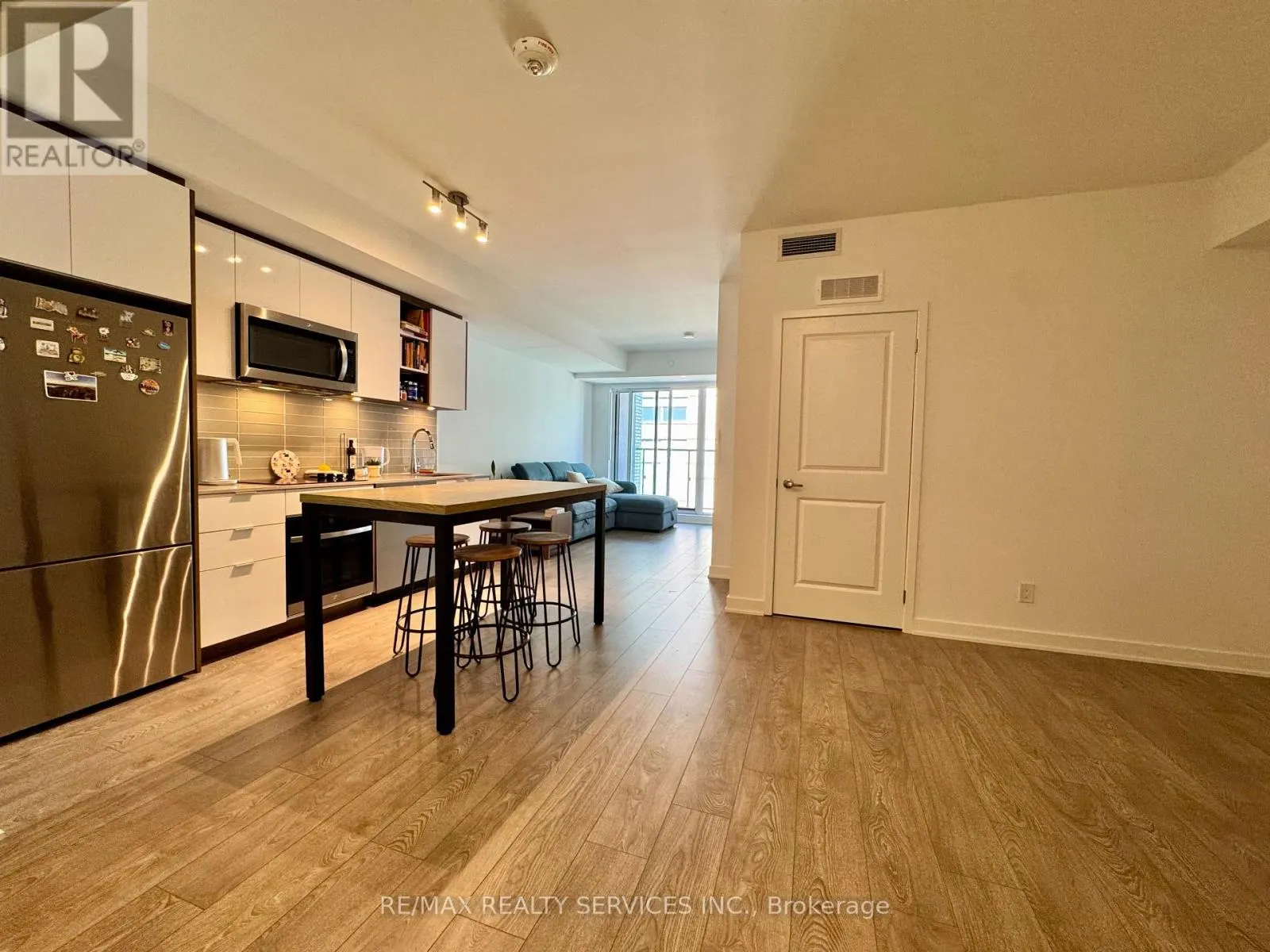 509 - 543 RICHMOND STREET W