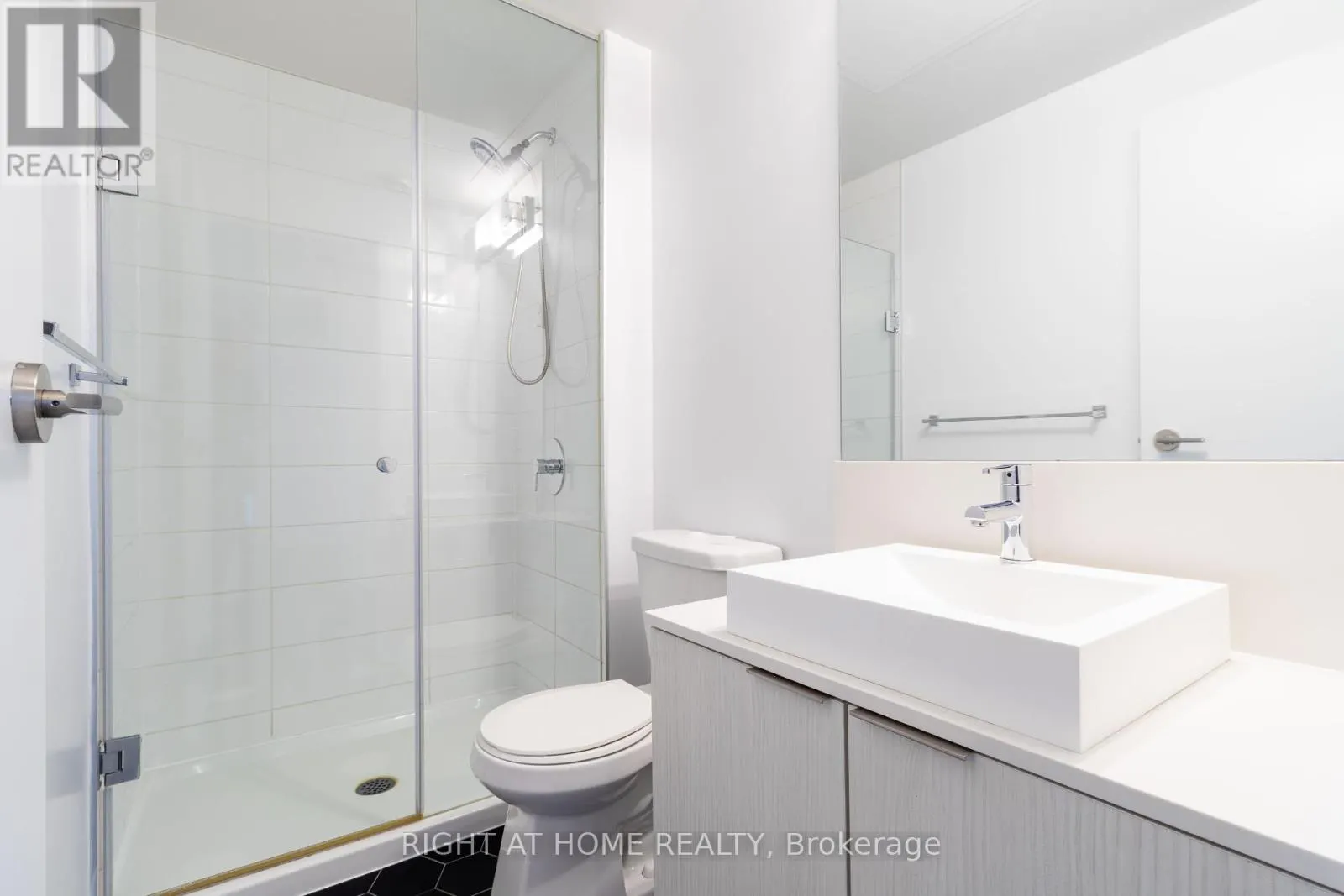 503 - 68 SHUTER STREET