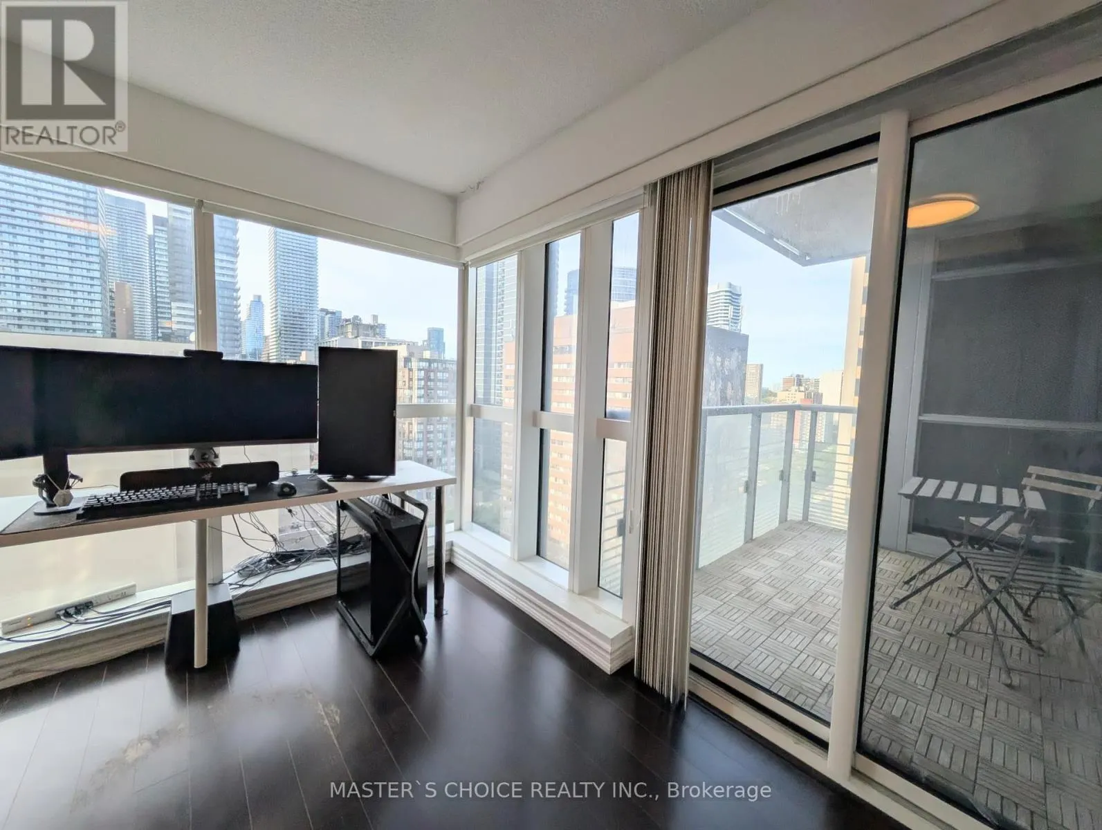 1401 - 386 YONGE STREET