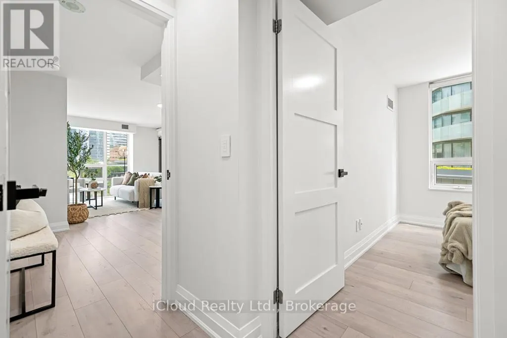 506 - 19 GRAND TRUNK CRESCENT