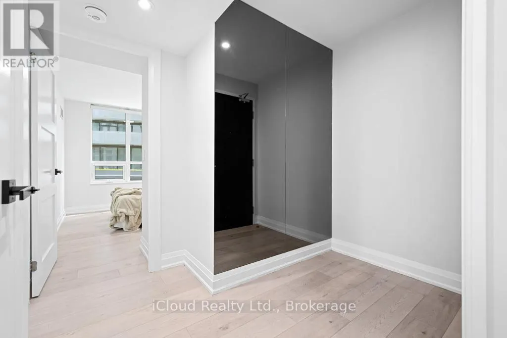 506 - 19 GRAND TRUNK CRESCENT