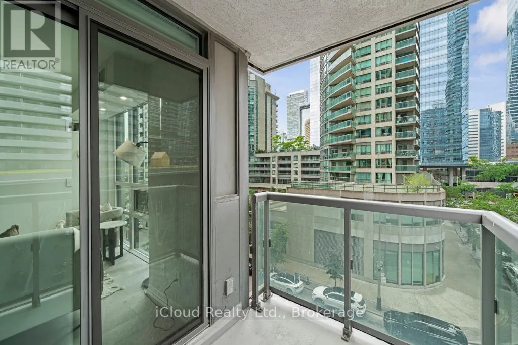 506 - 19 GRAND TRUNK CRESCENT