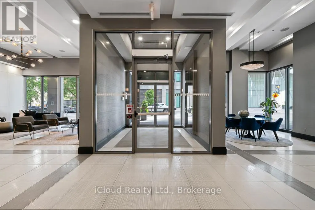 506 - 19 GRAND TRUNK CRESCENT