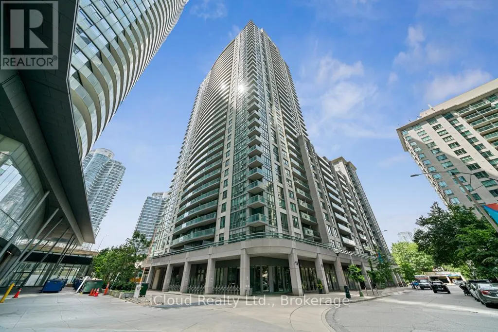 506 - 19 GRAND TRUNK CRESCENT
