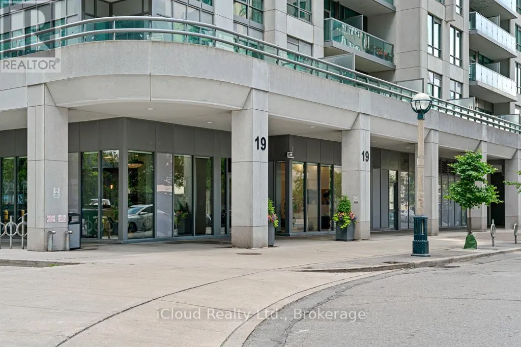 506 - 19 GRAND TRUNK CRESCENT