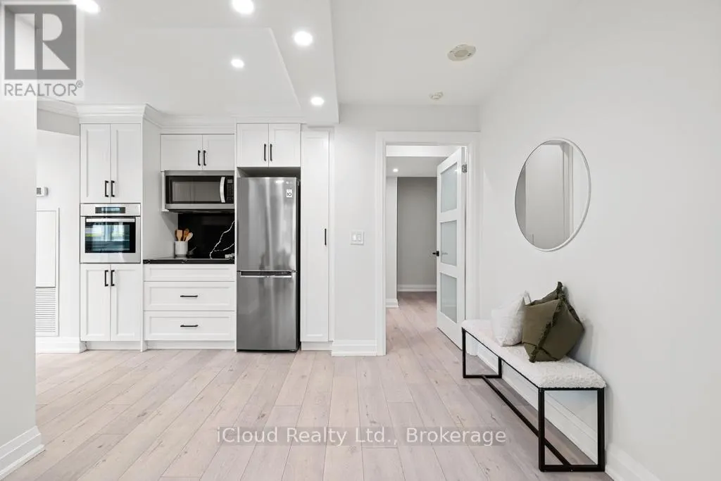 506 - 19 GRAND TRUNK CRESCENT