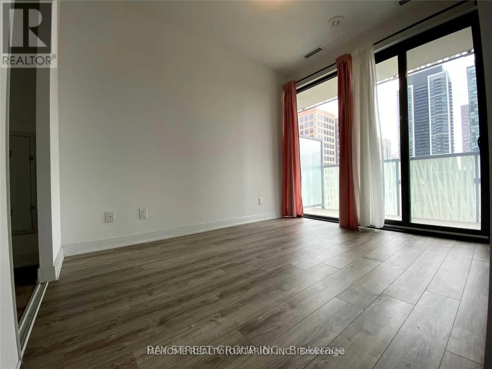 1001 - 50 CHARLES STREET E