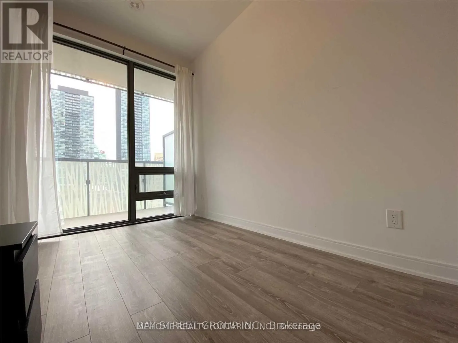 1001 - 50 CHARLES STREET E