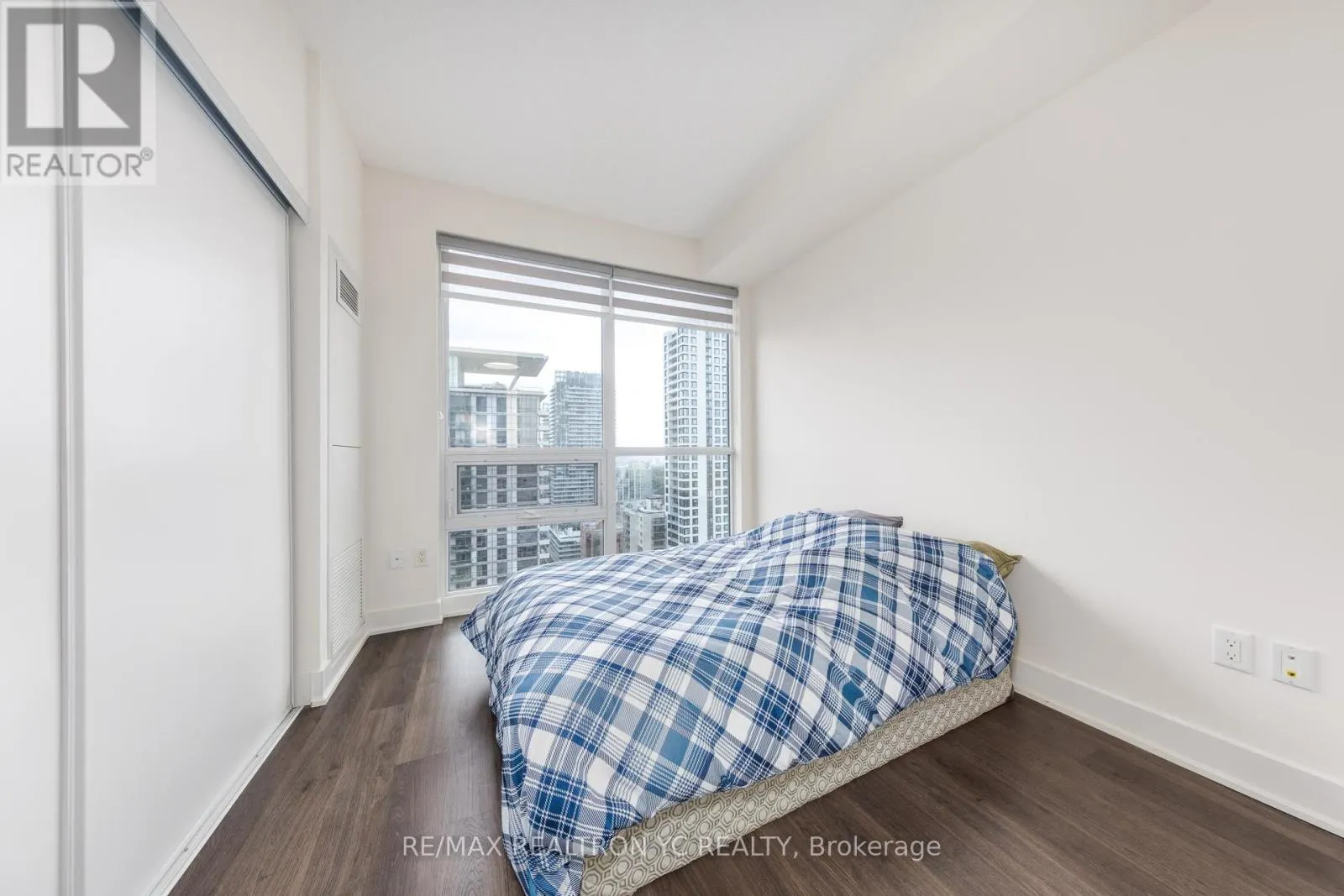 2509 - 30 ROEHAMPTON AVENUE