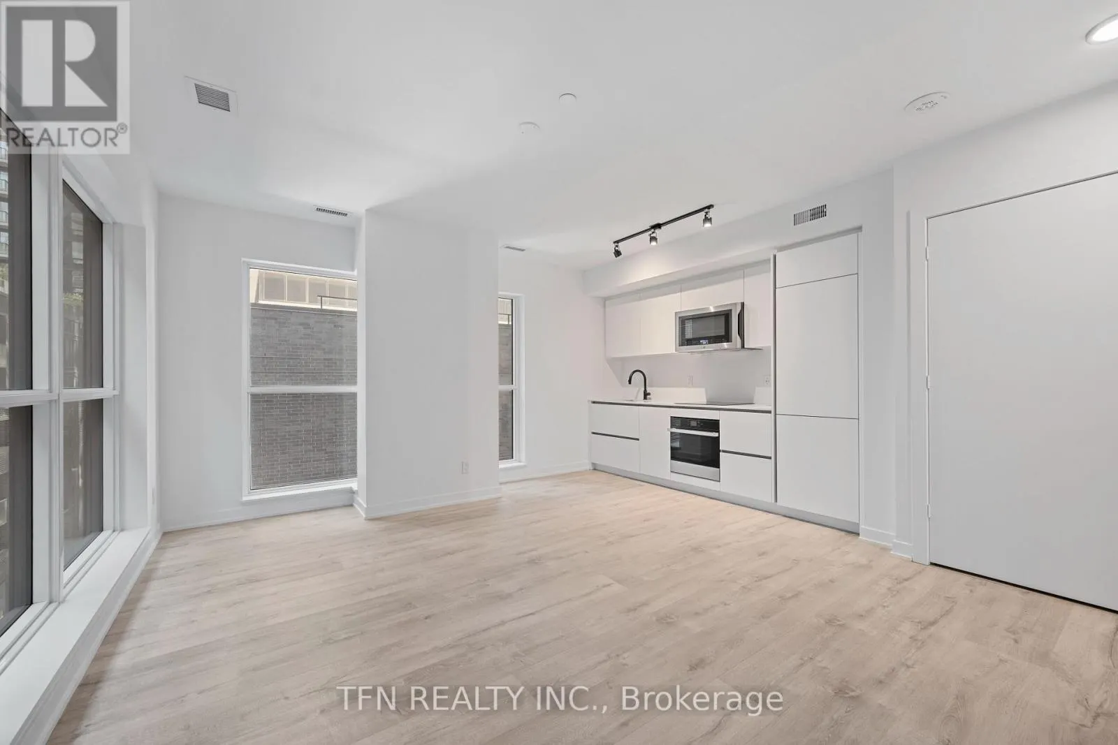 603 - 327 KING STREET W