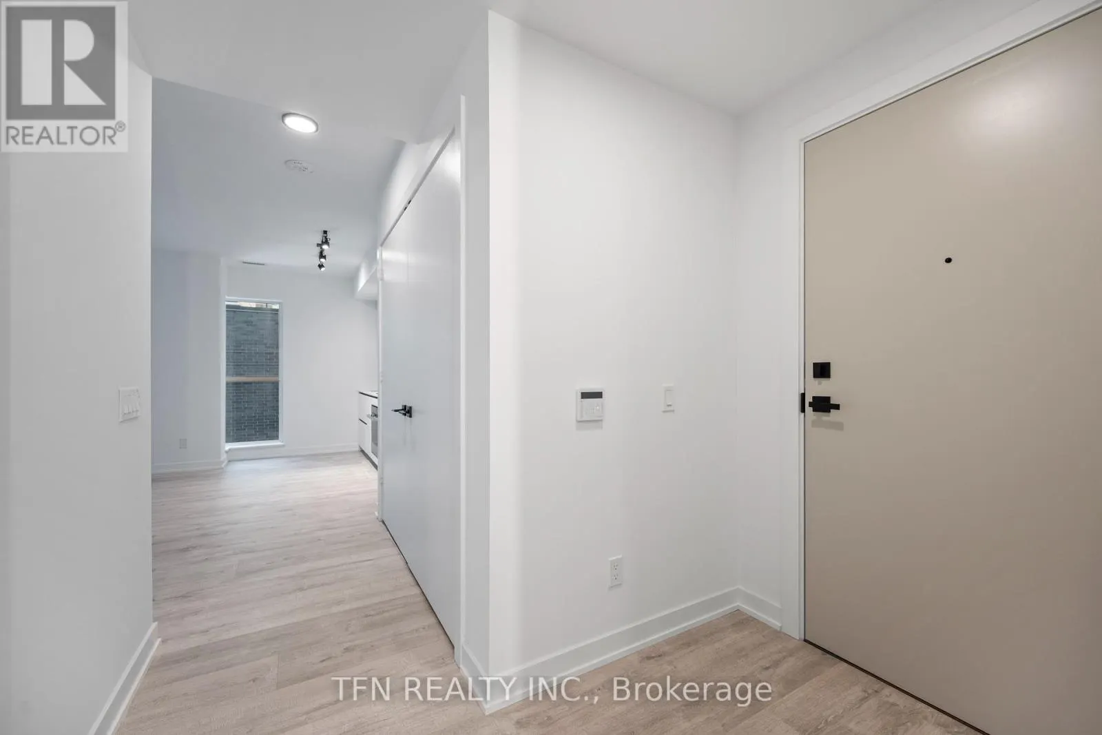 603 - 327 KING STREET W
