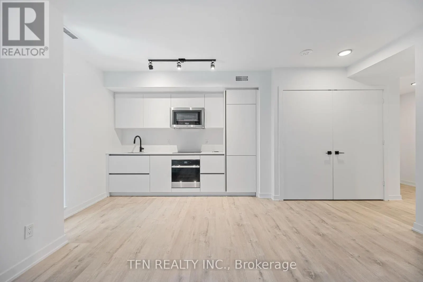 603 - 327 KING STREET W