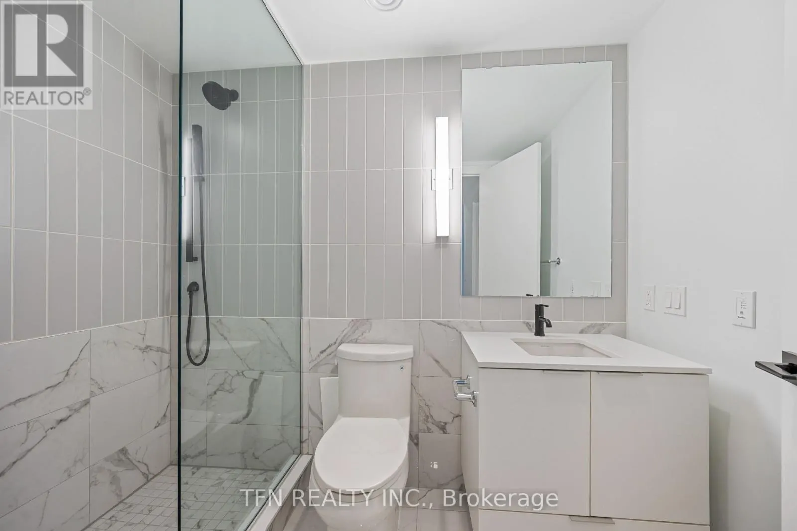 603 - 327 KING STREET W