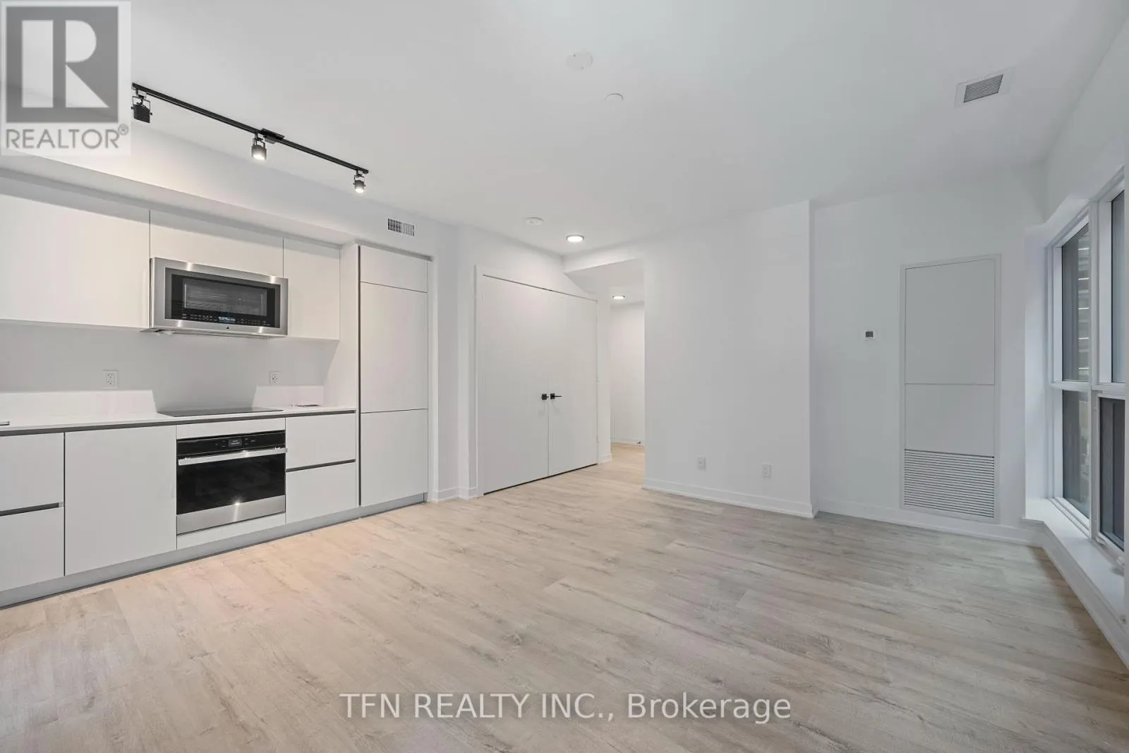 603 - 327 KING STREET W