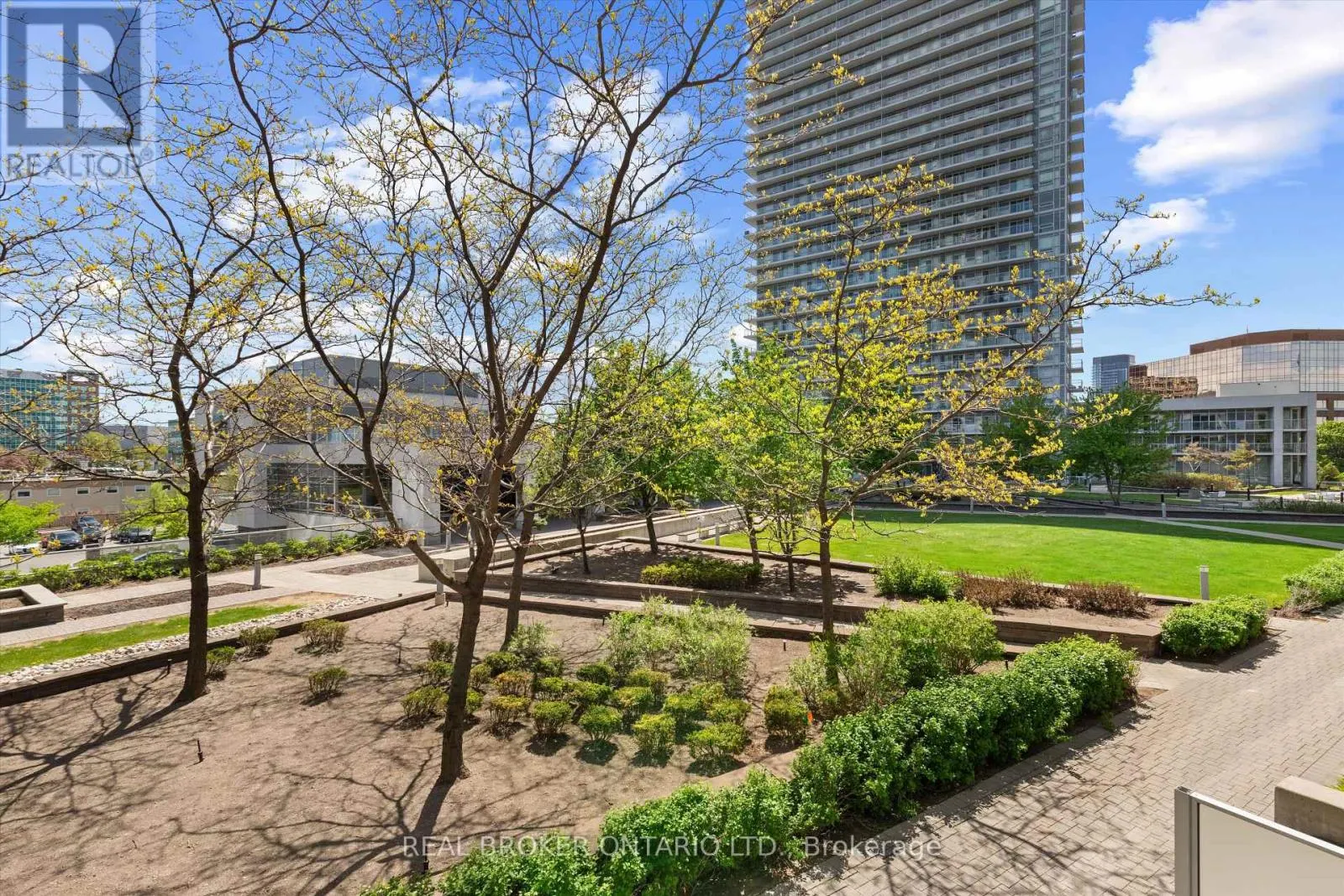 216 - 2035 SHEPPARD AVENUE E