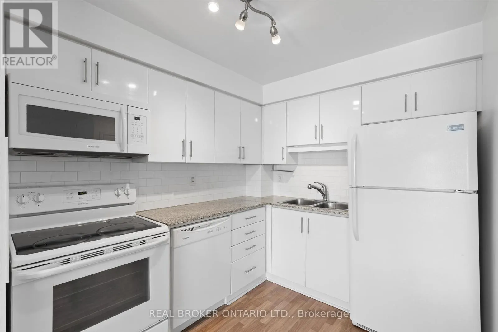 216 - 2035 SHEPPARD AVENUE E