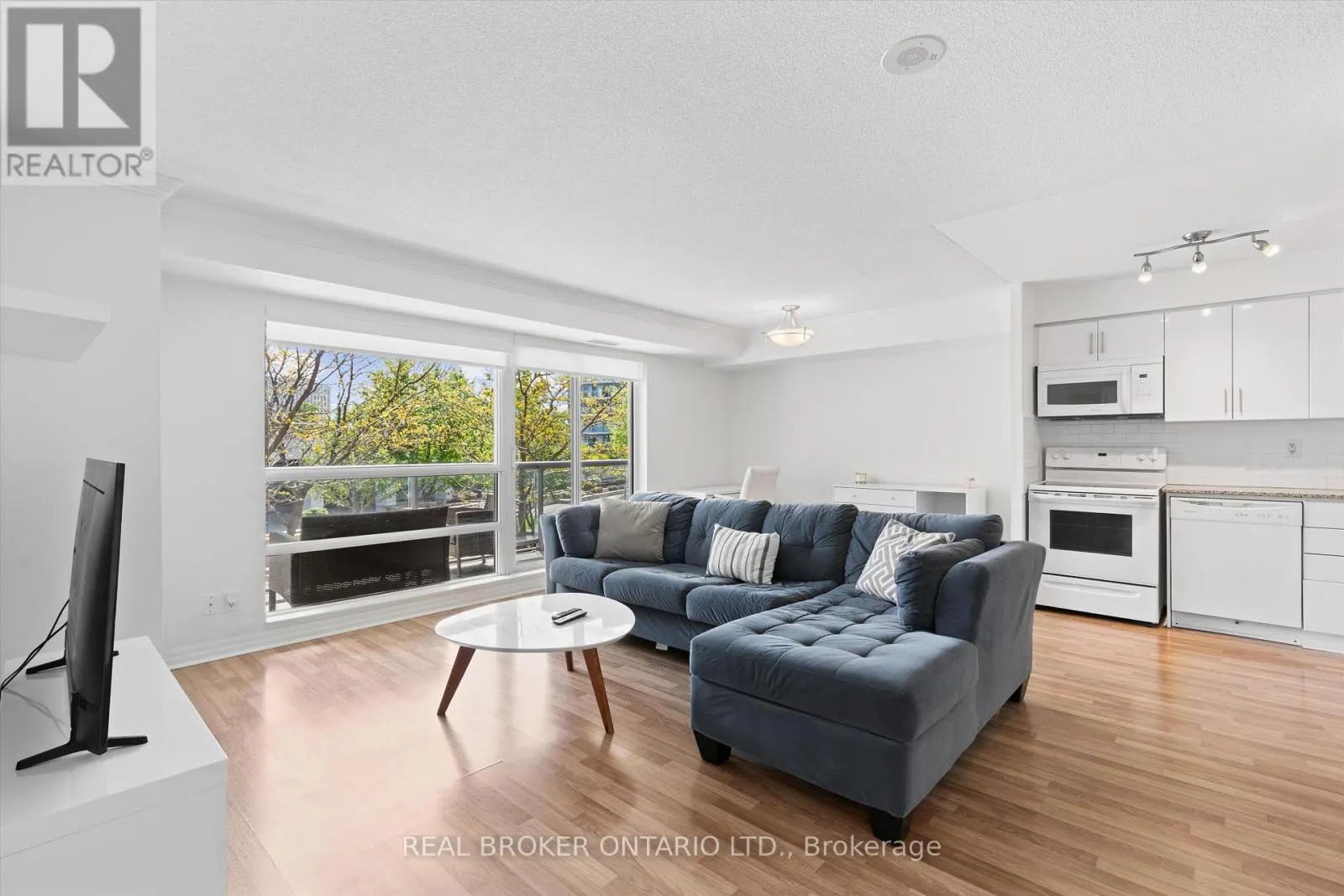 216 - 2035 SHEPPARD AVENUE E