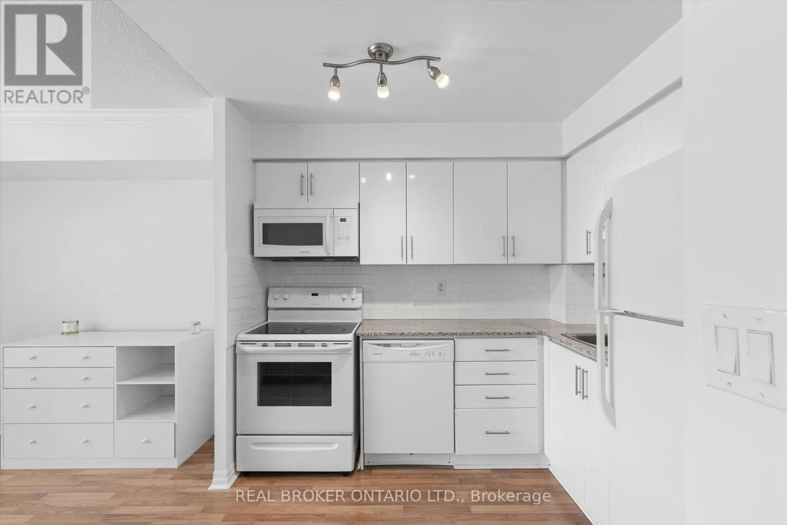 216 - 2035 SHEPPARD AVENUE E