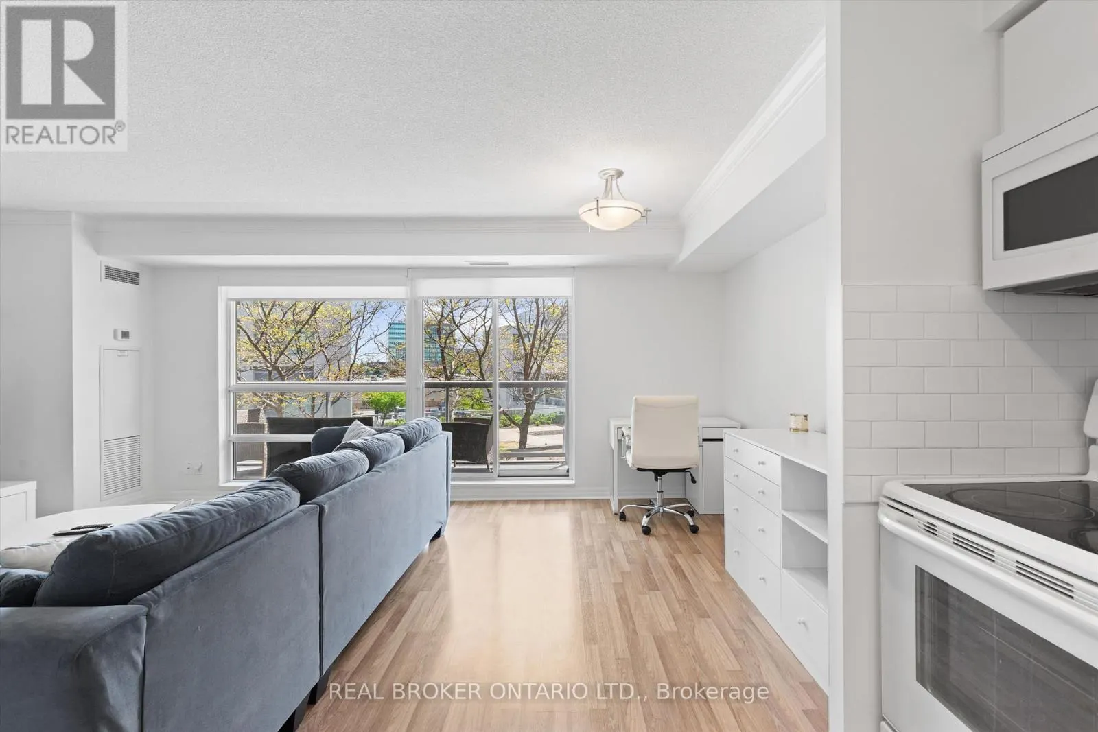 216 - 2035 SHEPPARD AVENUE E