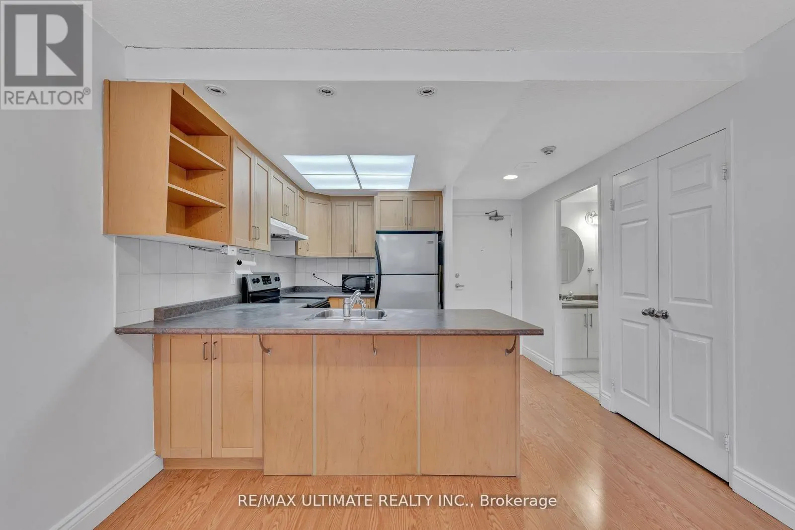 212 - 7 BISHOP AVENUE