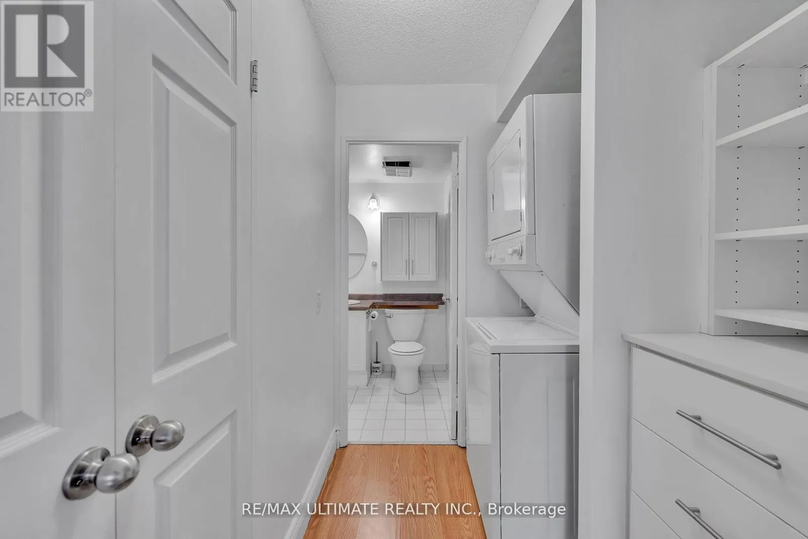 212 - 7 BISHOP AVENUE