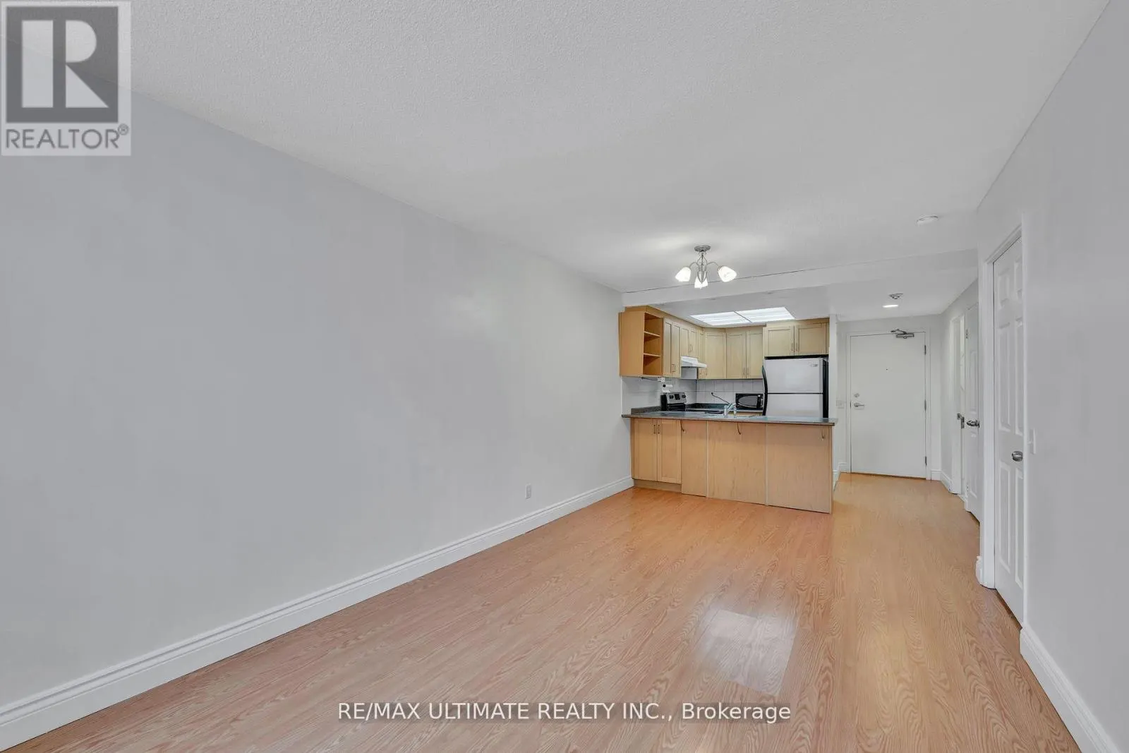 212 - 7 BISHOP AVENUE