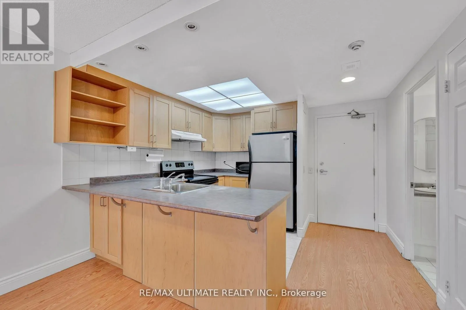 212 - 7 BISHOP AVENUE