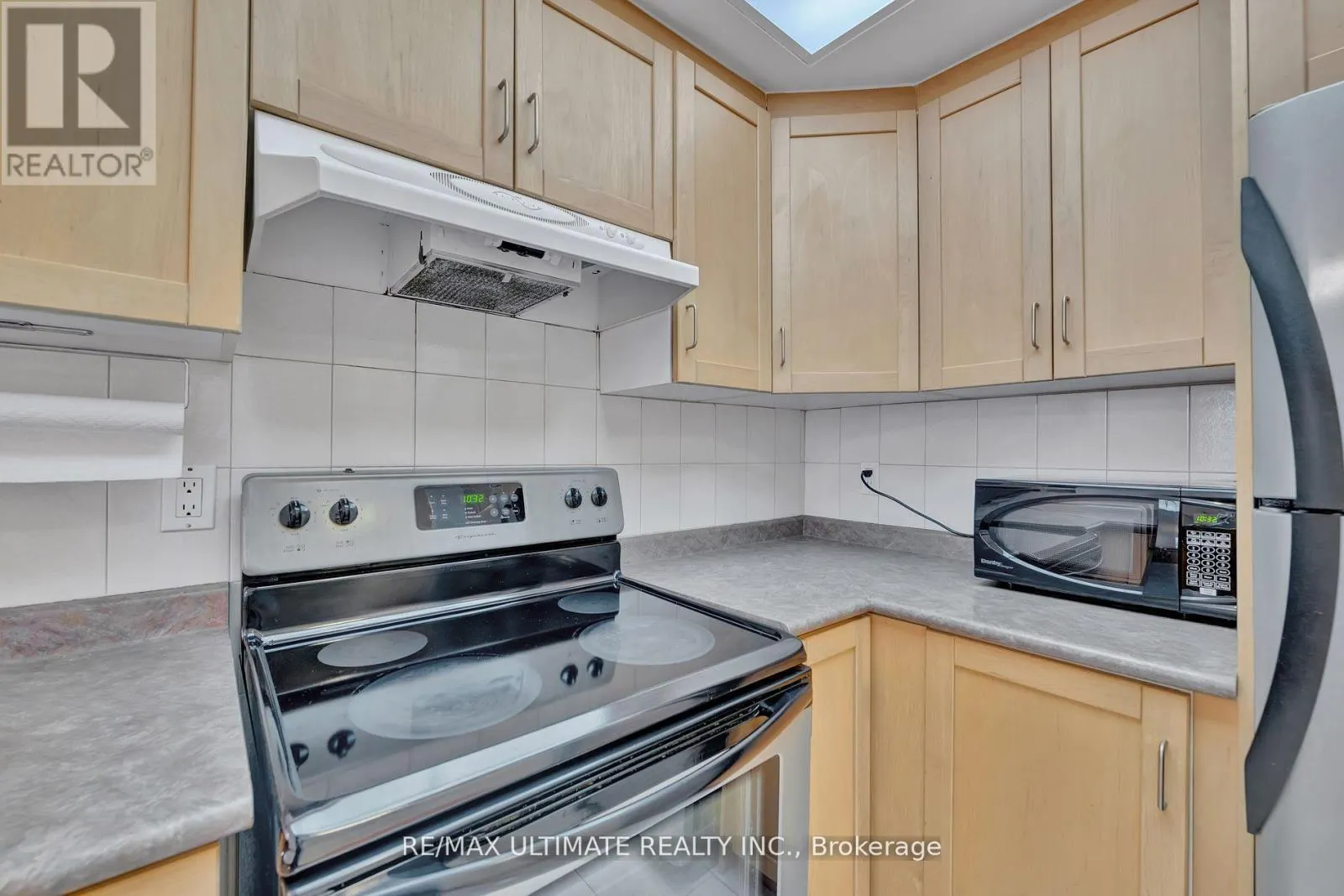 212 - 7 BISHOP AVENUE
