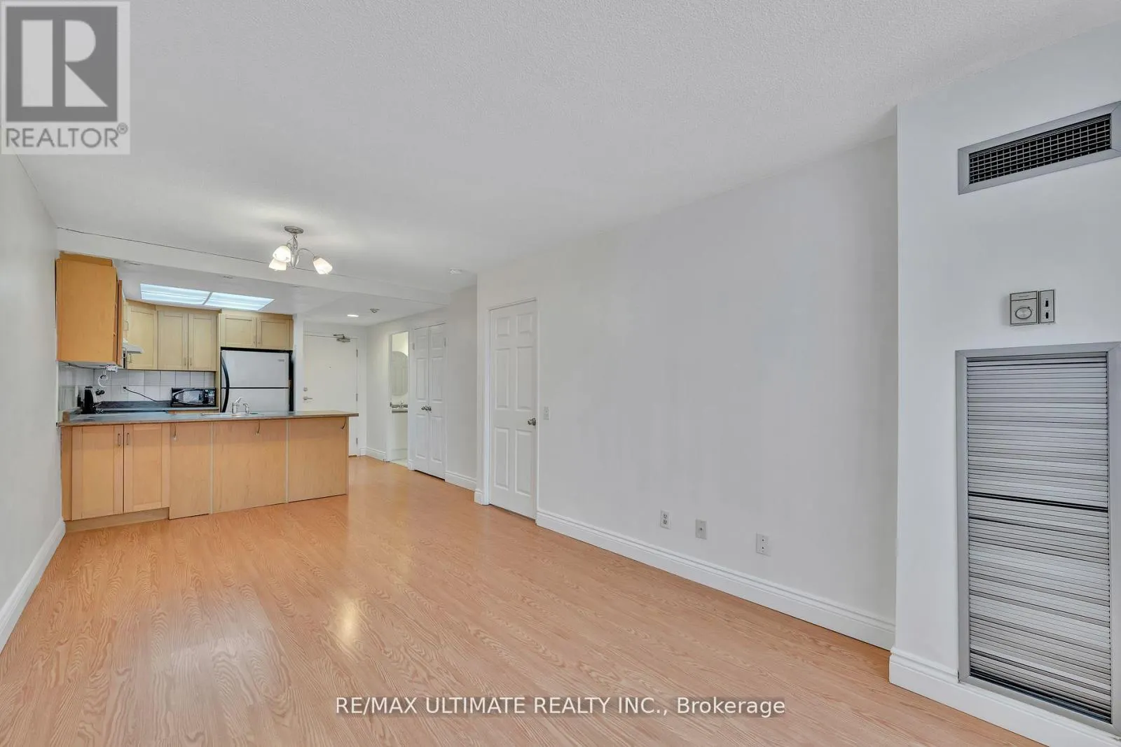 212 - 7 BISHOP AVENUE