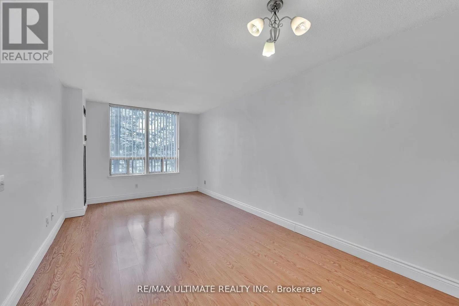 212 - 7 BISHOP AVENUE