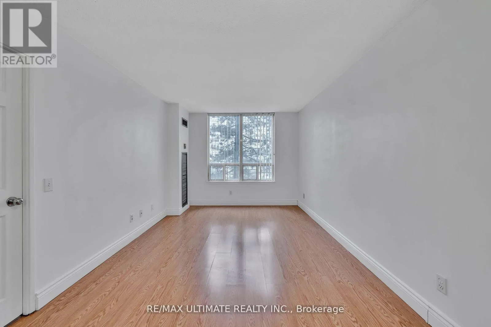 212 - 7 BISHOP AVENUE