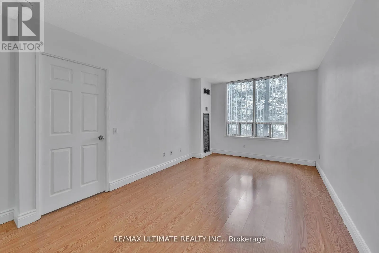 212 - 7 BISHOP AVENUE