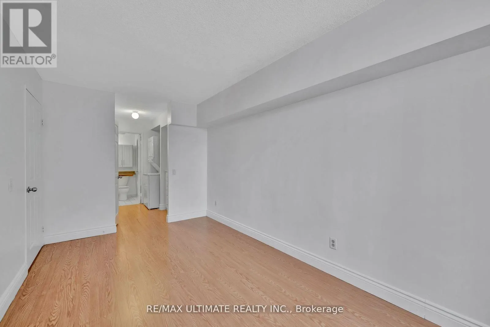 212 - 7 BISHOP AVENUE
