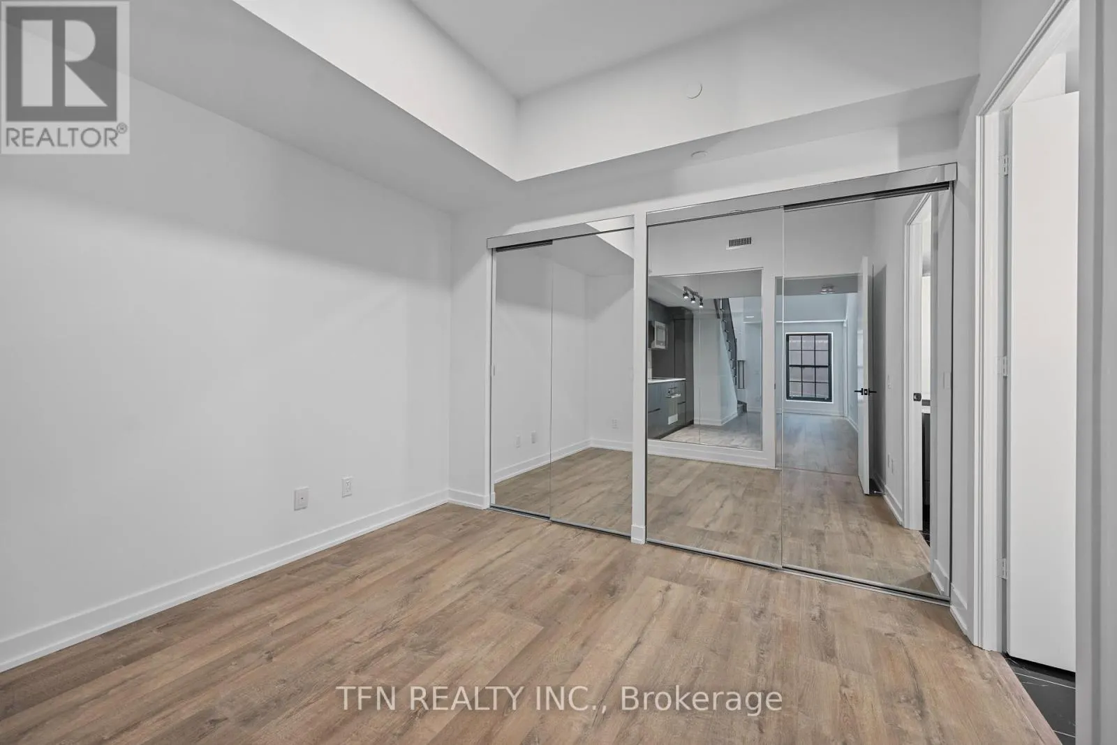307 - 327 KING STREET W