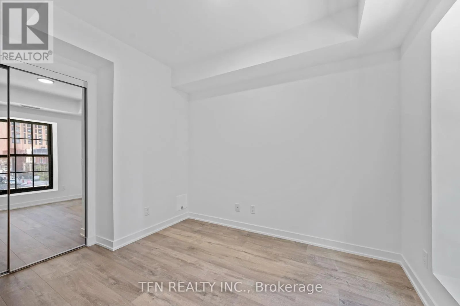 307 - 327 KING STREET W