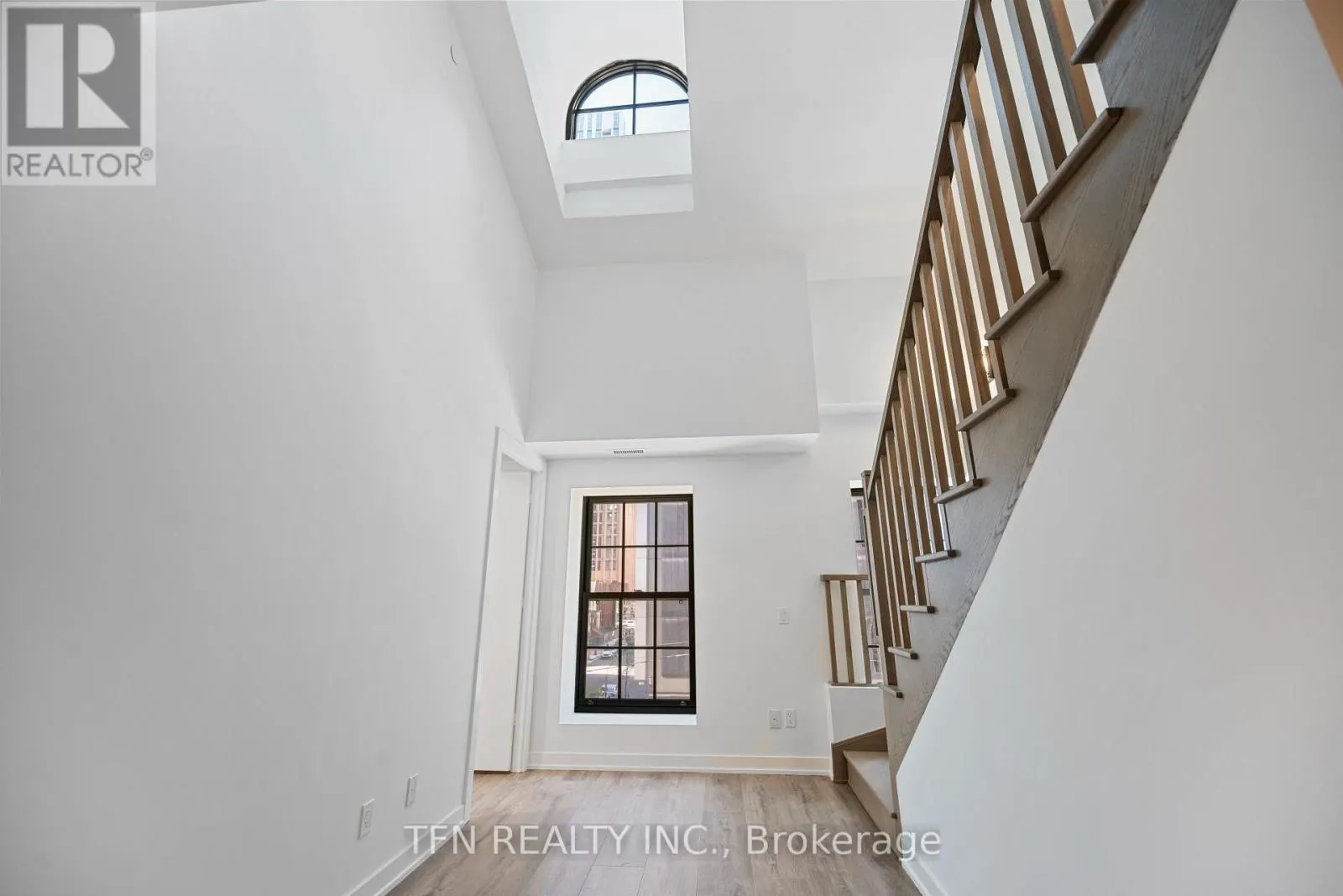 307 - 327 KING STREET W