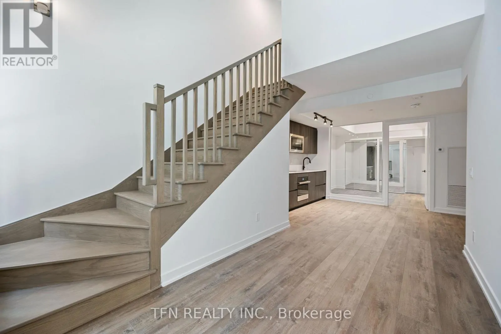 307 - 327 KING STREET W